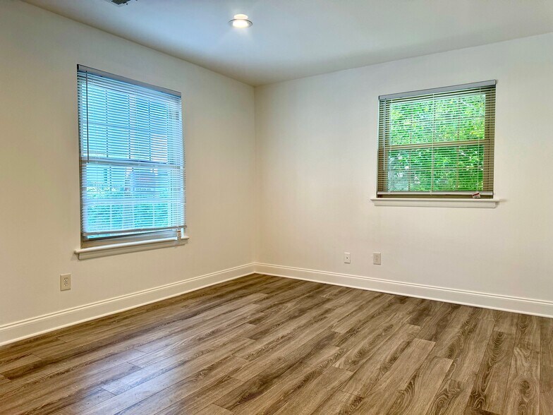 More Photos Of 4651 Roswell Rd NE, Atlanta Office Residential For Lease