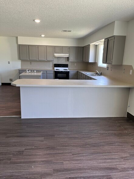 More Photos Of 101-105 E 32nd Ave, Stillwater Apartments For Sale