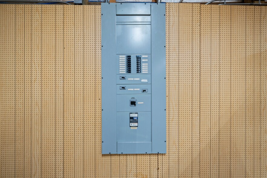 More Photos Of 130 Elizabeth Ln, Genoa City Industrial For Lease