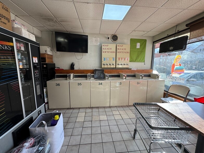 More Photos Of 450-460 Franklin Ave, Hartford Storefront Retail Residential For Sale