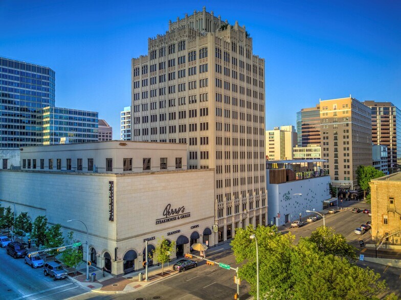 More Photos Of 114 W 7th St, Austin Office For Lease