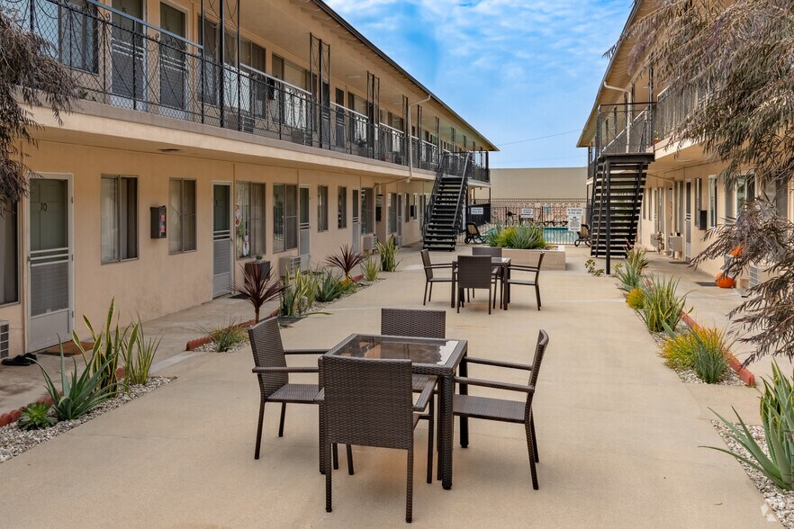 More Photos Of 618-620 W Route 66, Glendora Apartments For Sale