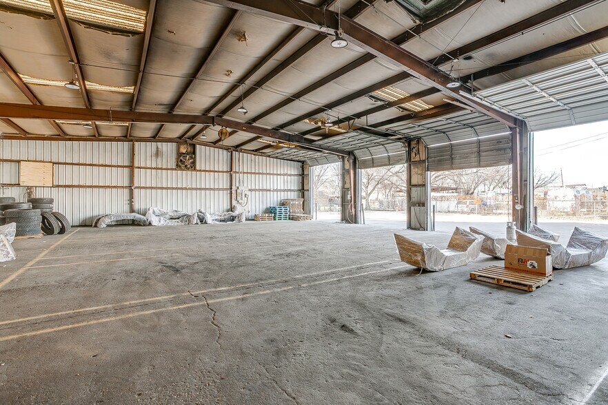 More Photos Of 2570 Berner St, Fort Worth Service For Lease