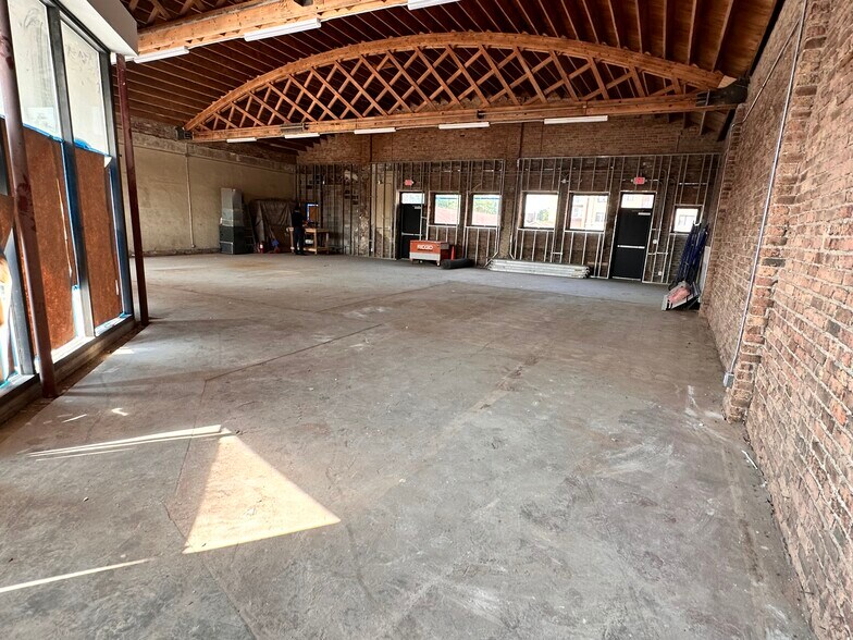 More Photos Of 10 S Park Ave, Lombard Storefront For Lease