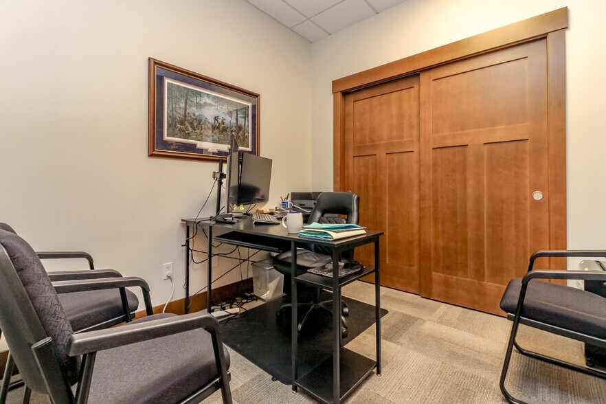 More Photos Of 3212 Byron St, Silverdale Office For Sale