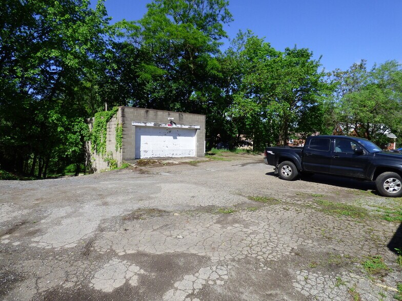 More Photos Of 1337 Steuben St, Pittsburgh Bar For Sale