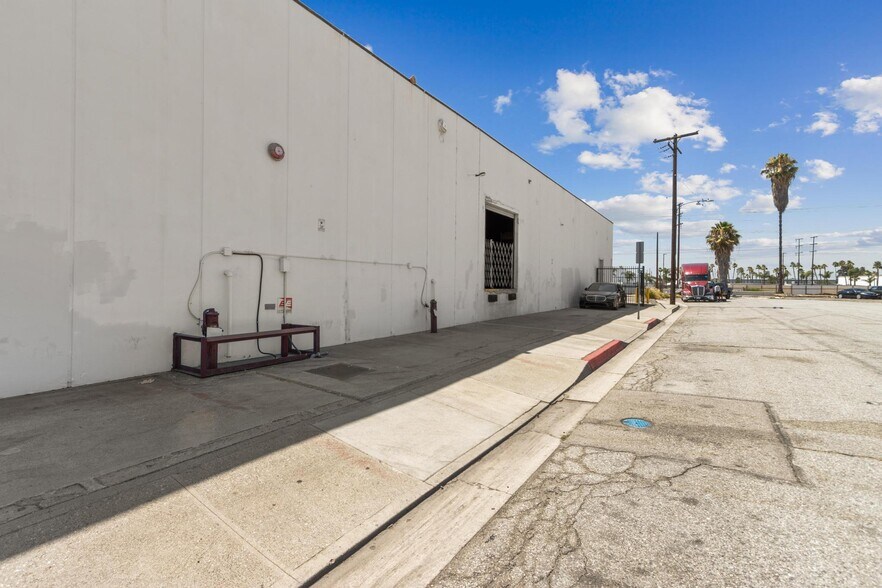 More Photos Of 6310 Corsair St, Commerce Manufacturing For Sale