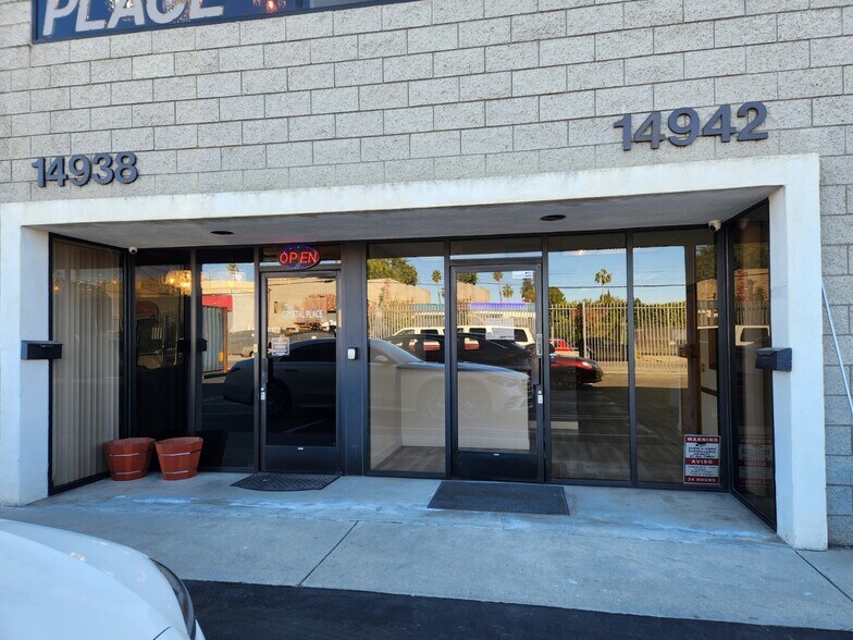 More Photos Of 14942 Delano St, Van Nuys Warehouse For Lease