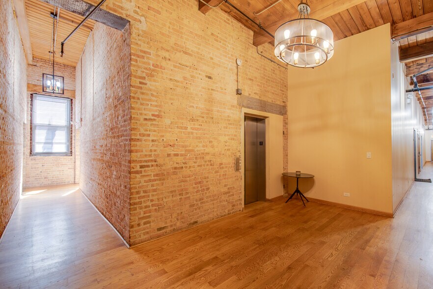 More Photos Of 1000 N Halsted St, Chicago Loft Creative Space For Lease