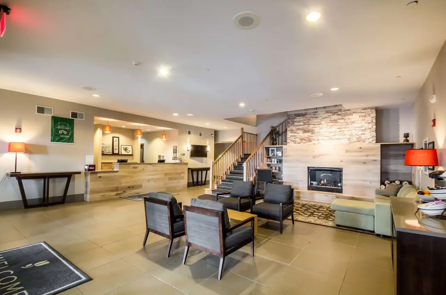 More Photos Of 121 Merwin Way, Fond Du Lac Hotel For Sale