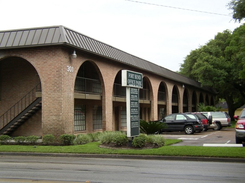 More Photos Of 301 S 9th St, Richmond Office For Lease