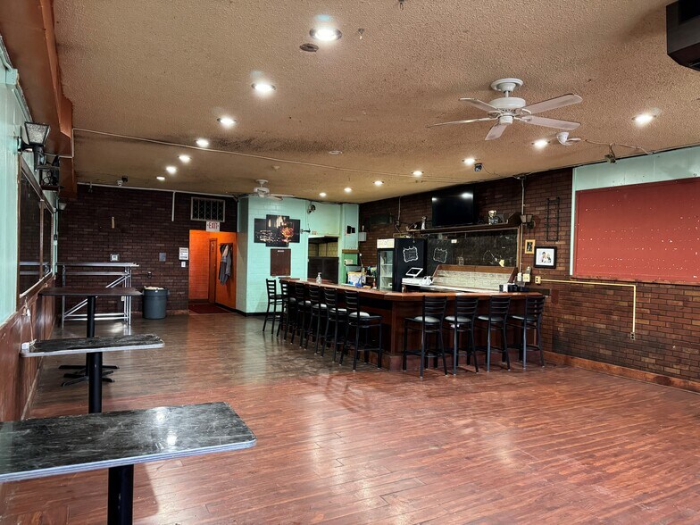 More Photos Of 358 Glenwood Ave, Akron Bar For Sale