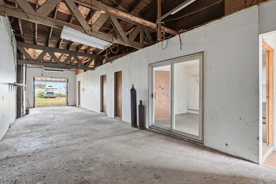 More Photos Of 30 Catlin Ave, Roosevelt Flex For Sale