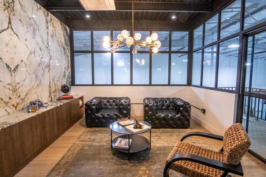 More Photos Of 1921 5th Ave S, Saint Petersburg Warehouse For Lease