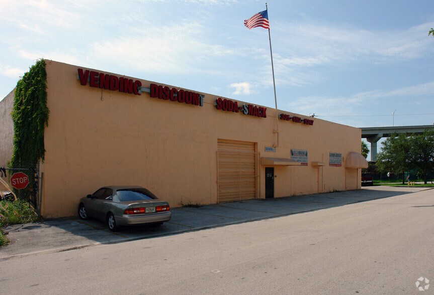 More Photos Of 16909 NW 4th Ave, Miami Manufacturing For Lease