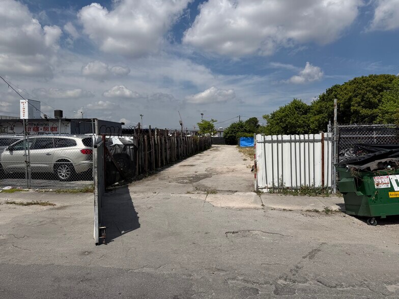 More Photos Of 3321 NW 79th St, Miami Land For Lease