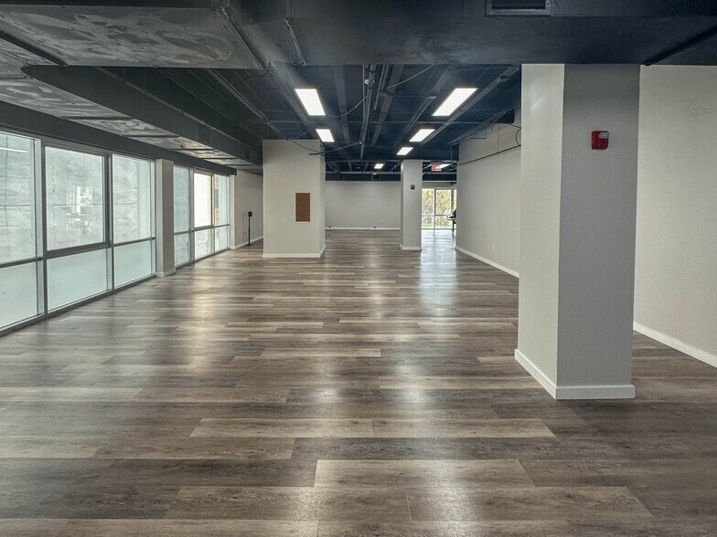 More Photos Of 301 Arthur Godfrey Rd, Miami Beach Office For Sale