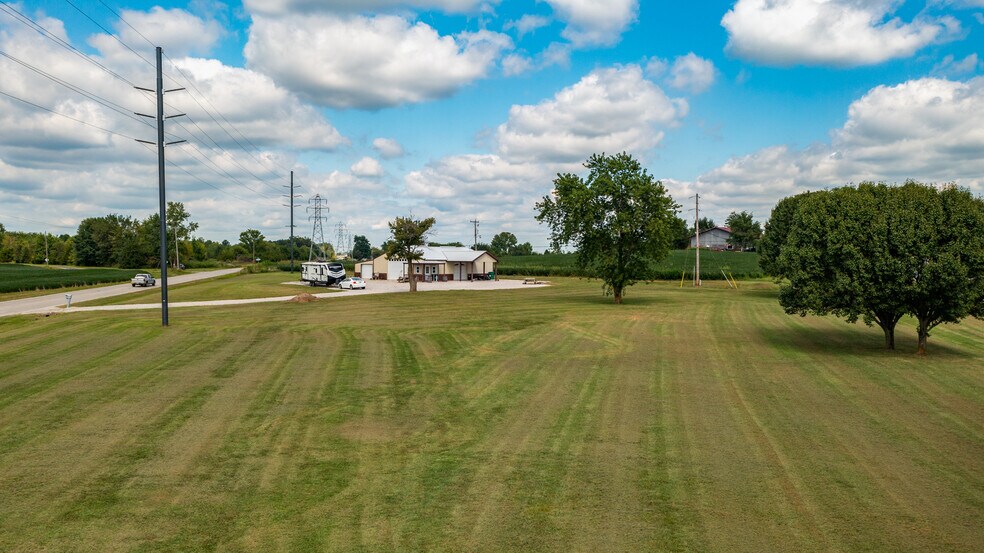 More Photos Of 20447 Old Route 66 Hwy, Staunton Flex For Sale