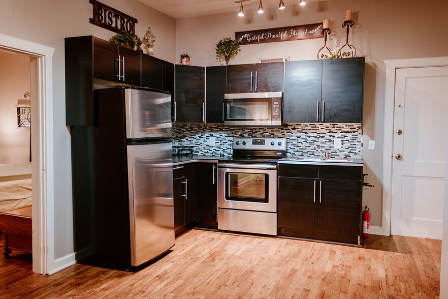 More Photos Of 10 S Silver St, Paola Office For Sale