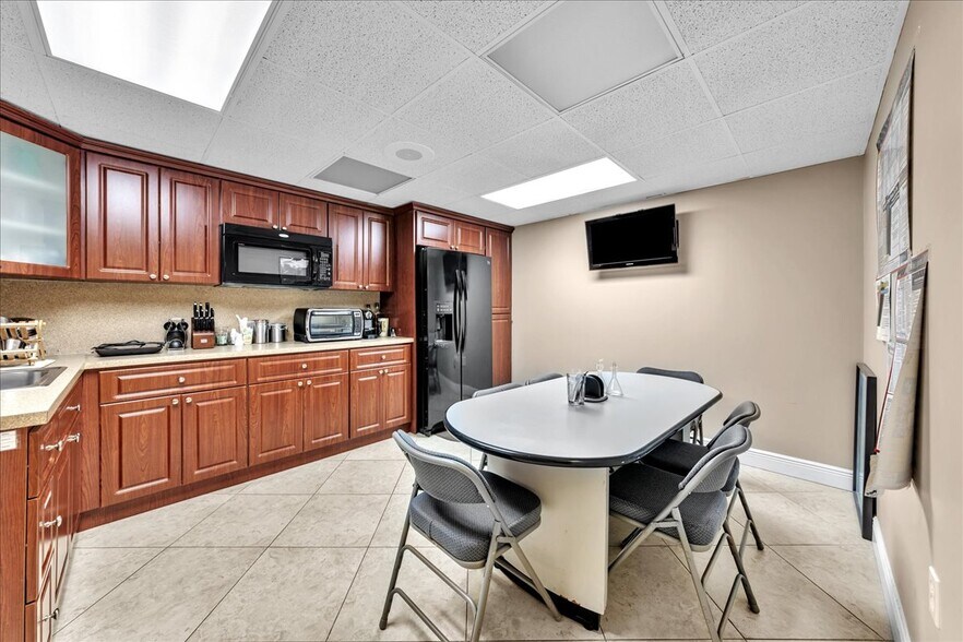 More Photos Of 6187 NW 167th St, Miami Lakes Office For Sale