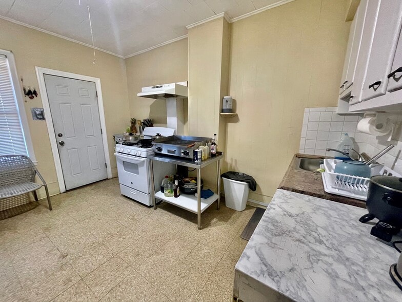 More Photos Of 612 S Broad St, Elizabeth Storefront Retail Residential For Sale