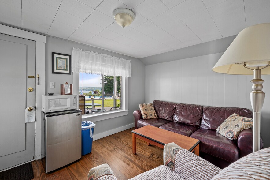 More Photos Of 291 Endicott St N, Laconia Hotel For Sale