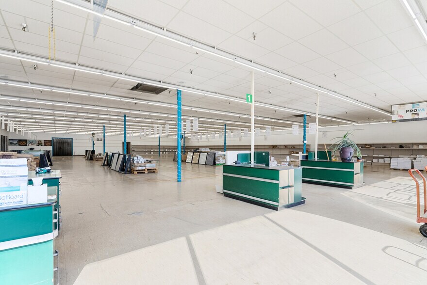 More Photos Of 5054 Miller Rd, Flint Freestanding For Sale