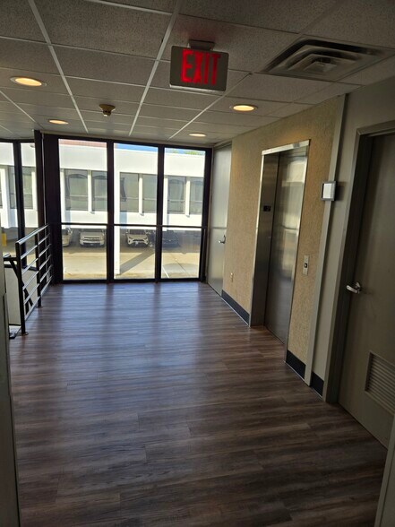 More Photos Of 1910 Lakeland Dr, Jackson Medical For Lease