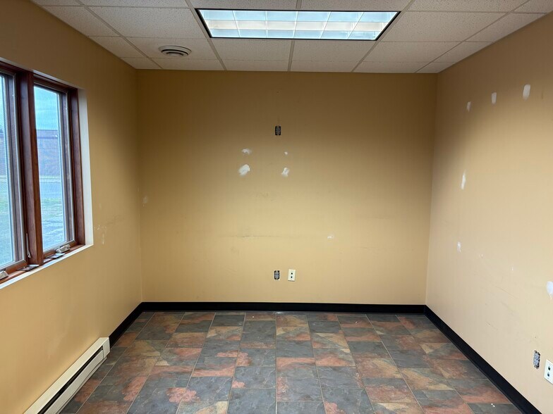 More Photos Of 405 John Ave, Superior Auto Repair For Lease