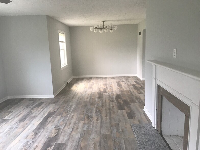 More Photos Of 7002 S East St, Indianapolis Office For Lease