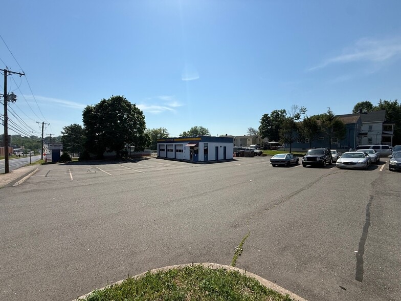 More Photos Of 175 Newington Ave, New Britain Auto Repair For Sale