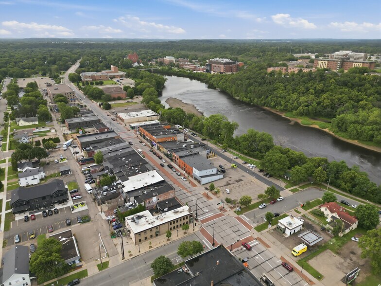 More Photos Of 442 Water St, Eau Claire Bar For Sale