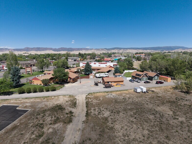 More Photos Of 1624 E Main St, Montrose Hotel For Sale