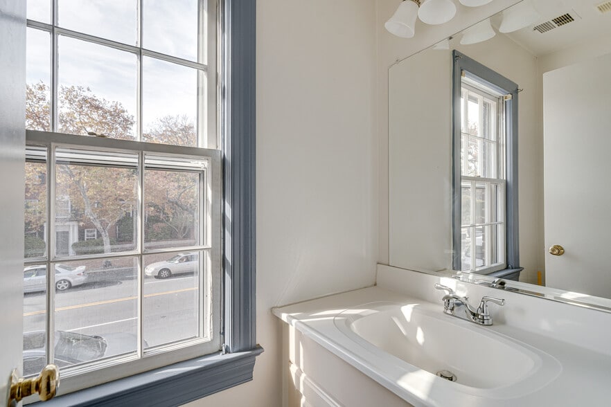 More Photos Of 217 N Washington St, Alexandria Office Residential For Sale