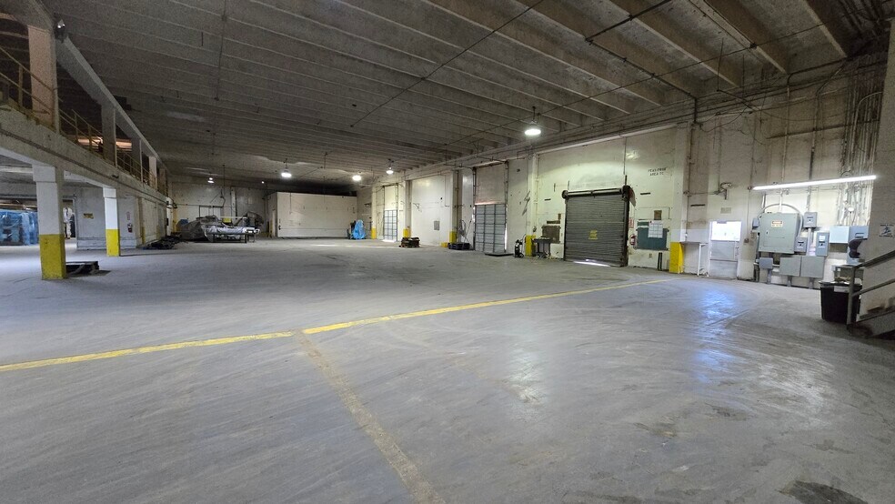 More Photos Of 2200 & 2100 Trophy Dr, McAllen Warehouse For Sale