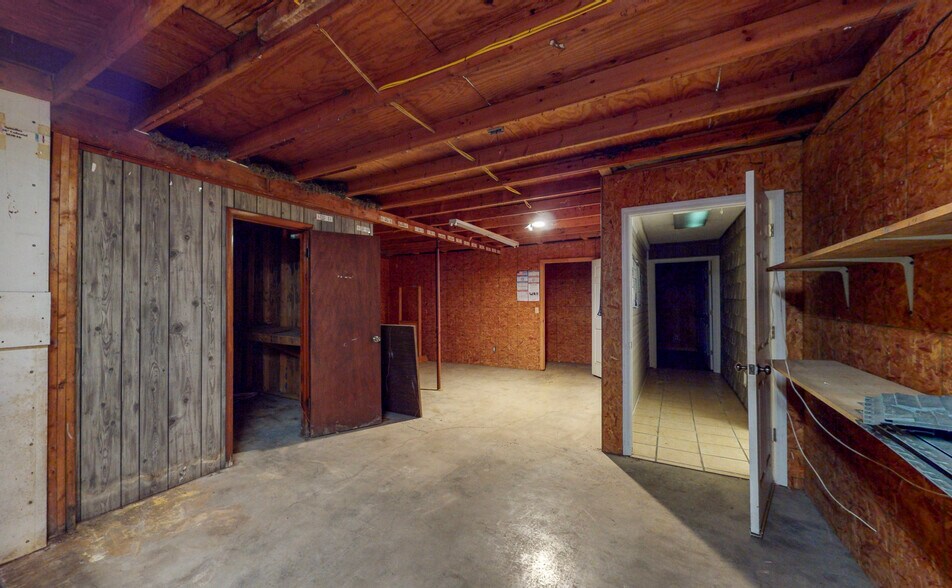 More Photos Of 5534/5546 Waterlevel Hwy, Cleveland Light Distribution For Sale