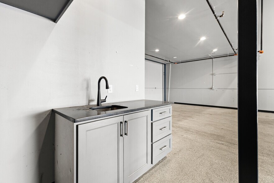 More Photos Of 7637 FM 3009, Schertz Light Distribution For Sale