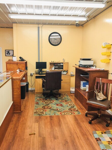 More Photos Of 36161 W Highway 51, Mannford Service For Sale