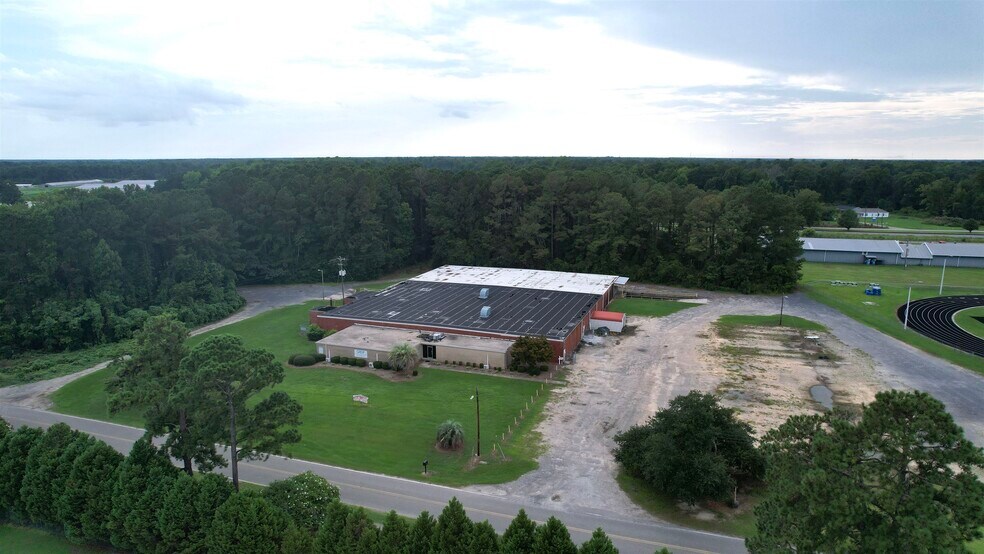 More Photos Of 235 S Hampton Ave, Johnsonville Warehouse For Sale