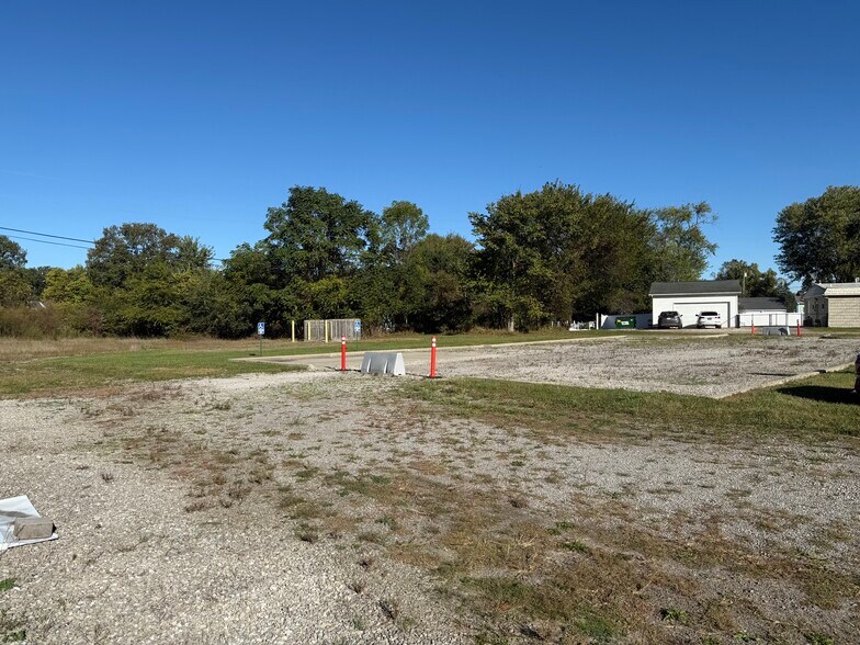 More Photos Of 33518 W Jefferson Ave, Rockwood Restaurant For Sale