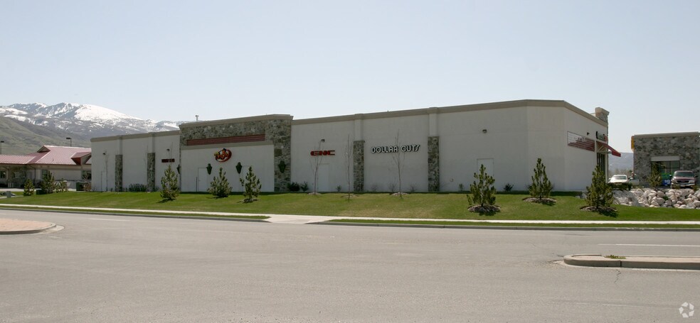 More Photos Of 621-663 N Market Place Dr, Centerville General Retail For Lease