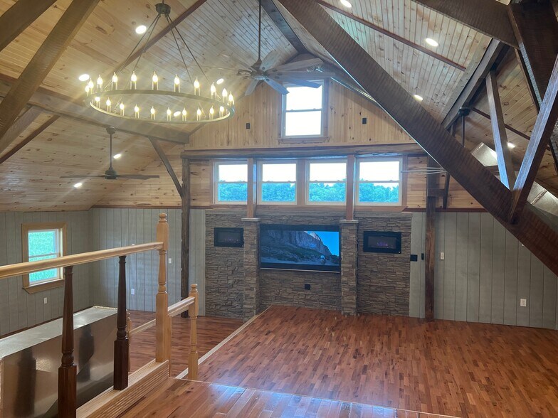 More Photos Of 5984 W South Range Rd, Salem Service For Sale