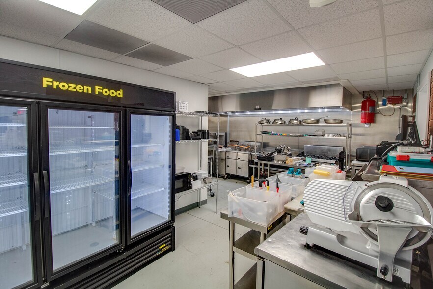 More Photos Of 711 S Central Ave, Roxana General Retail For Sale