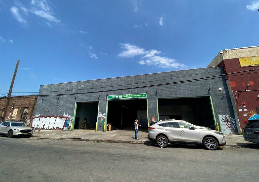 Primary Photo Of 35 Division Pl, Brooklyn Warehouse For Sale