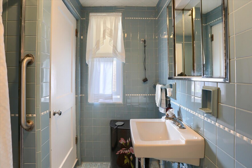 More Photos Of 3 S Market St, Shamokin Flex For Sale