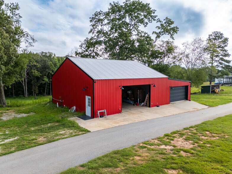 More Photos Of 2199 Roosterville Rd, Roopville Horse Stables For Sale