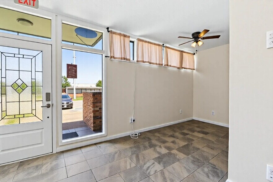 More Photos Of 601 Mary Lake Dr, Bryan Office Residential For Lease
