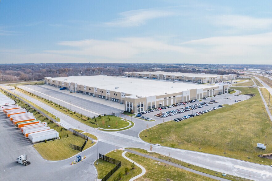 More Photos Of 16049 S Outer Rd, Belton Distribution For Lease