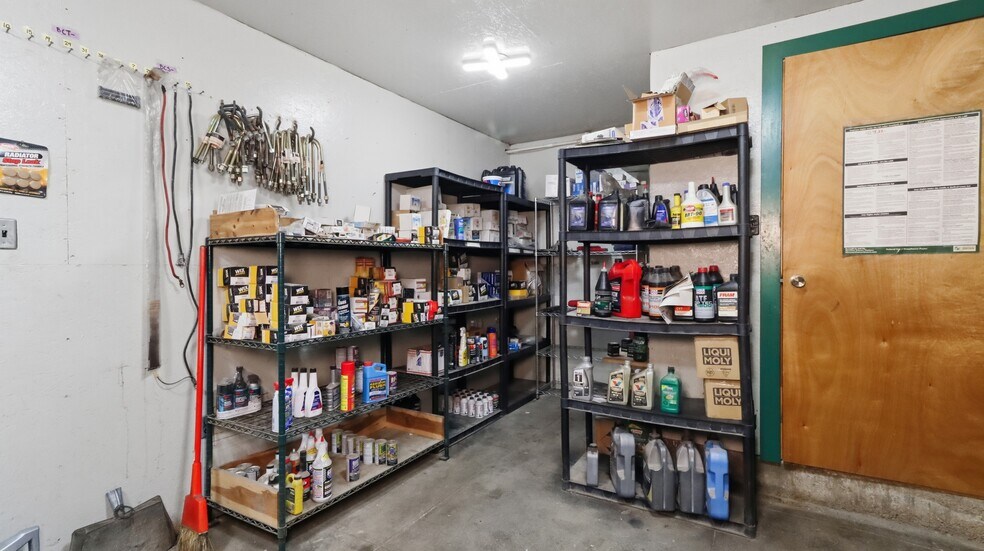 More Photos Of 301 N Elm St, Mountain View Auto Salvage Facility For Sale