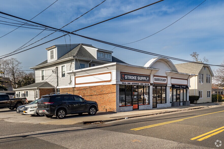 Primary Photo Of 80-82 Carleton Ave, East Islip Storefront Retail Residential For Lease